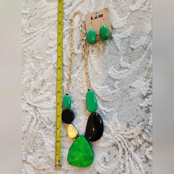 Reversible Green, Gold and Black Acrylic Necklace and Earrings Set - Apprx 13" - Picture 14 of 16
